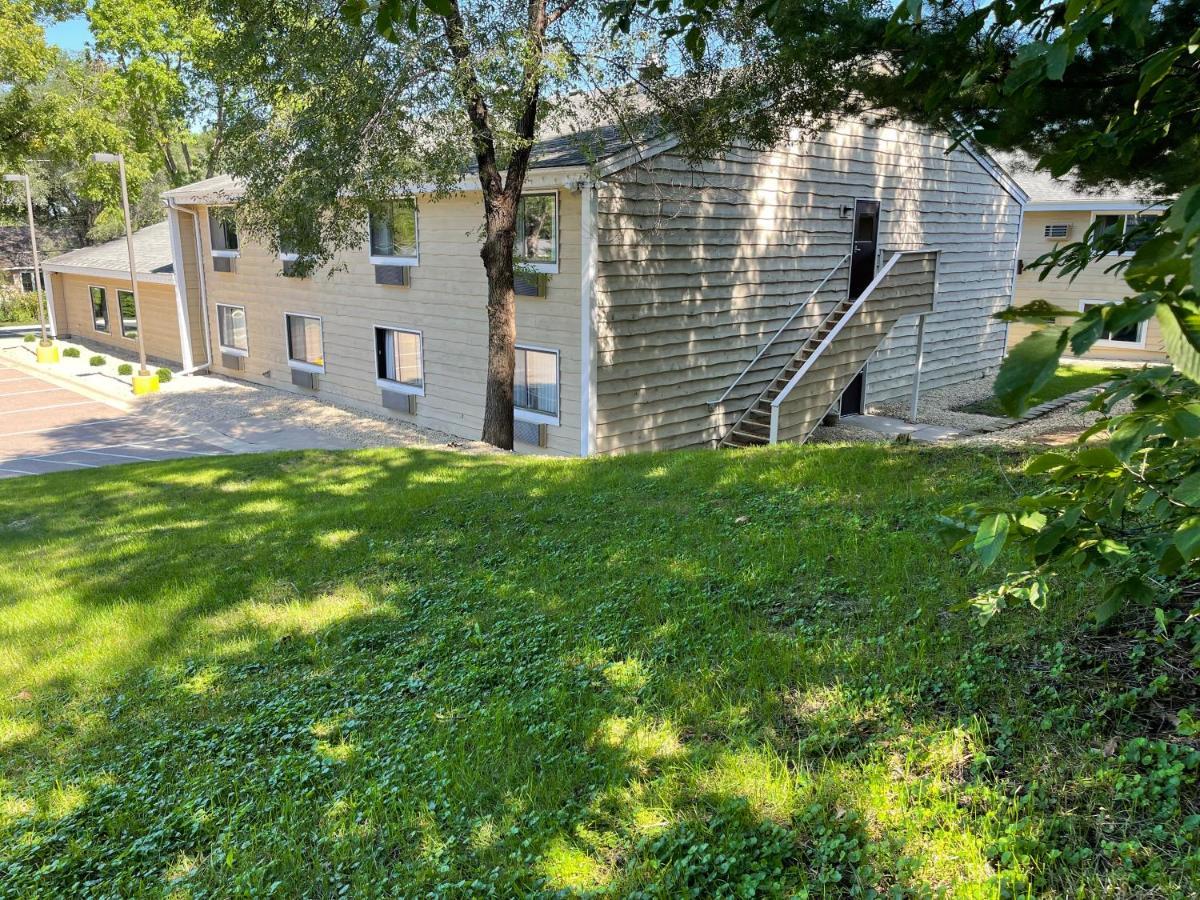 Nichols Inn & Suites Hastings Esterno foto