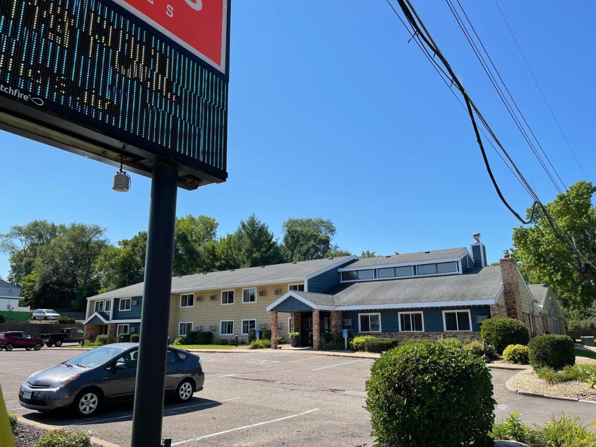 Nichols Inn & Suites Hastings Esterno foto
