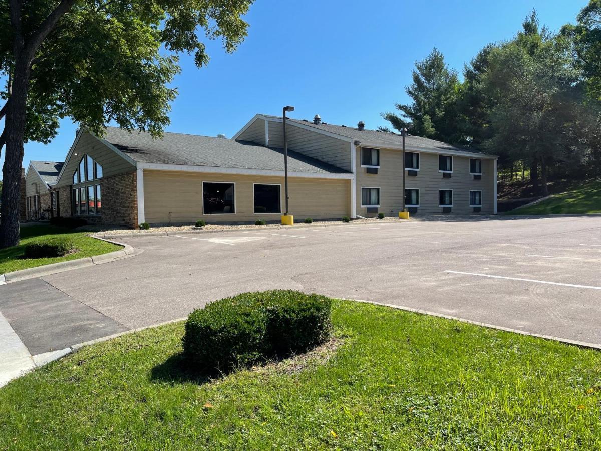 Nichols Inn & Suites Hastings Esterno foto