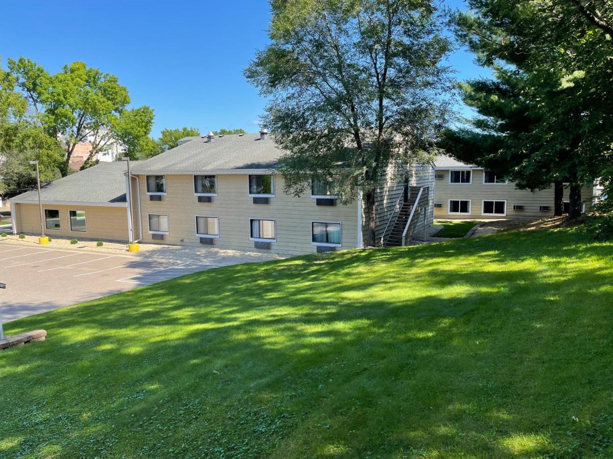 Nichols Inn & Suites Hastings Esterno foto